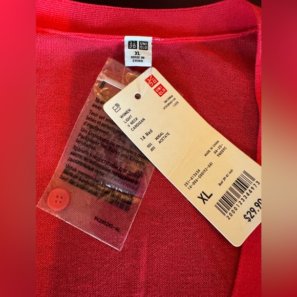 NWT Uniqlo Light V-Neck Long-Sleeve Cardigan Red XL - Picture 2 of 5